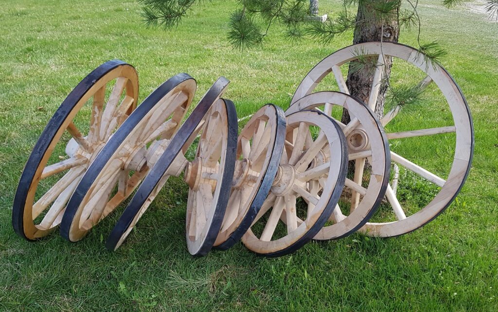 Traditionelle Holzräder mit Eisenbereifung