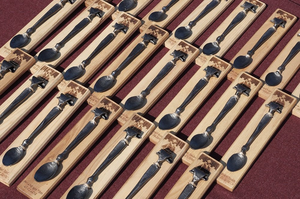 Handgeschmiedeter Ehrenlöffel mit Holzsockel